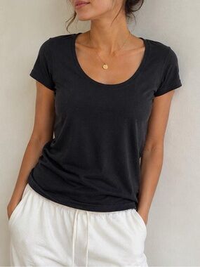 Banana Republic Classic Black V-Neck Tee - Size S